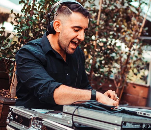 Why You Should Book the Best Wedding DJ Hire Melbourne Has to Offer